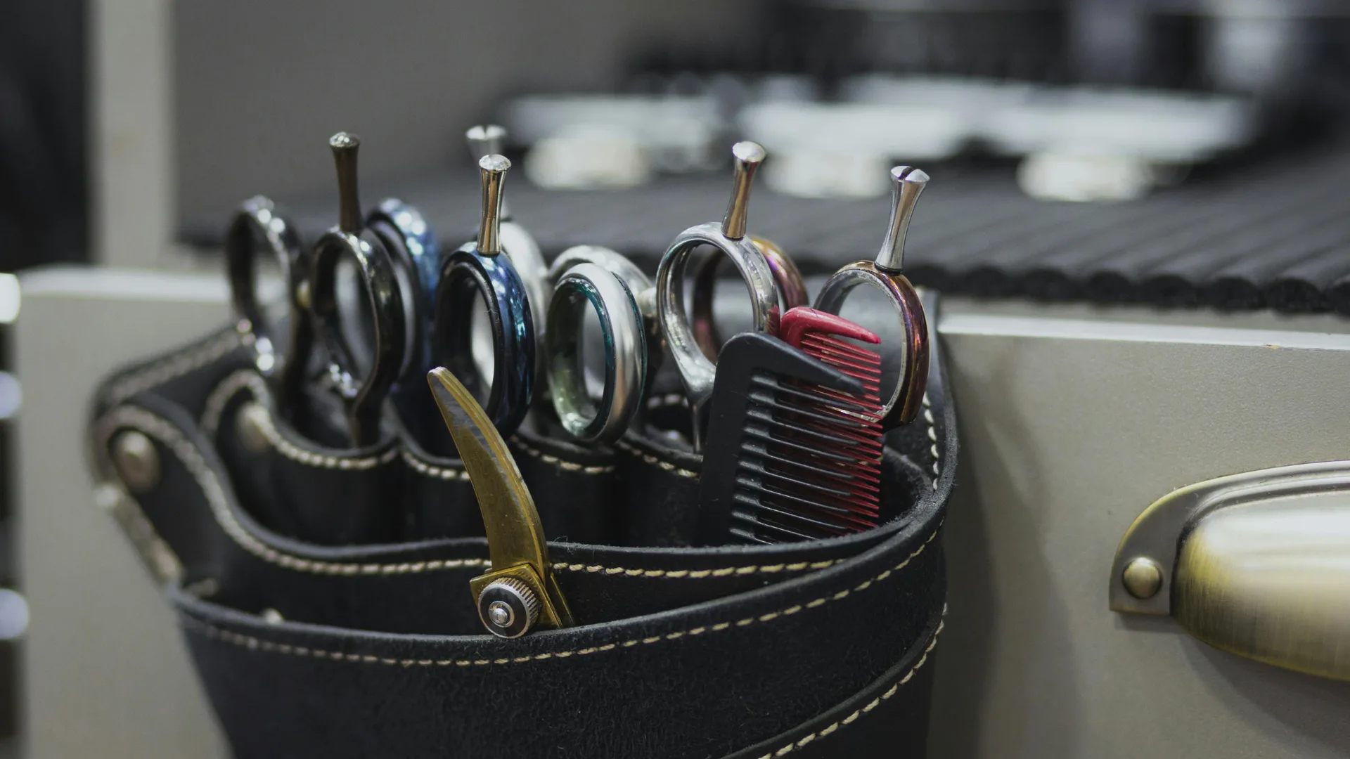 Barber Tools – Schere und Kamm im Barbershop Graz