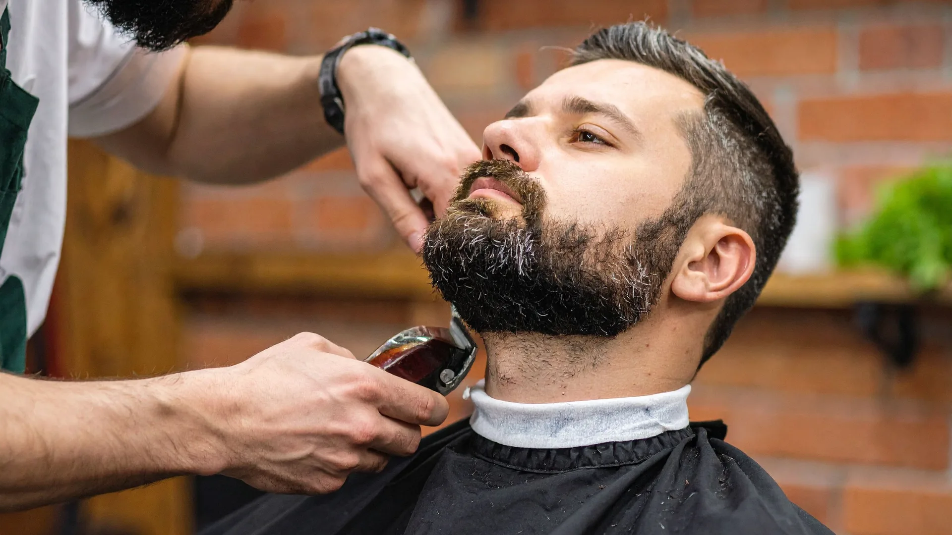 Bart trimmen beim Barber in Graz – professioneller Beard Trim