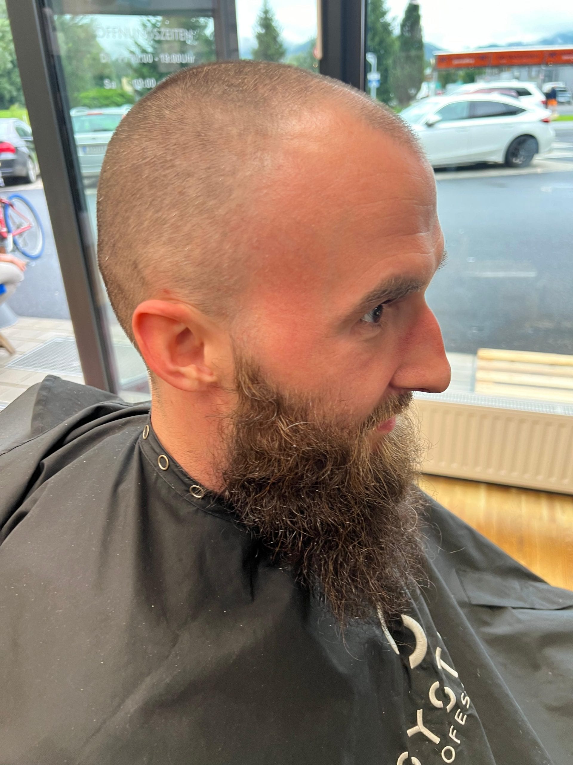 Vorher: Glatze & Vollbart Pflege – Onkel Fade Barbershop Graz