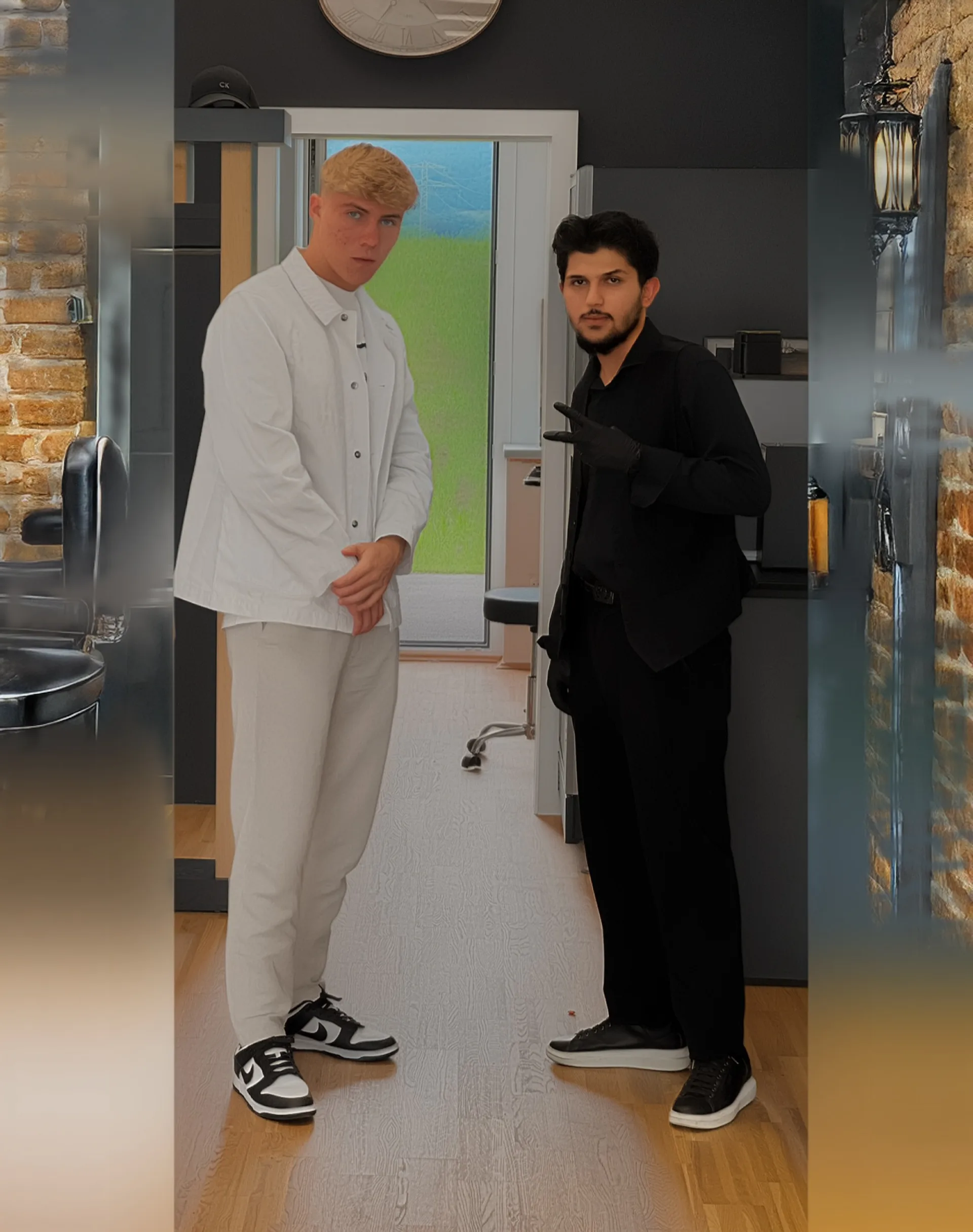 Rasmus Højlund (Manchester United) beim Friseur Onkel Fade Barbershop Graz